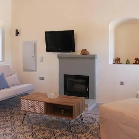 Apartment Beneath The Rock *