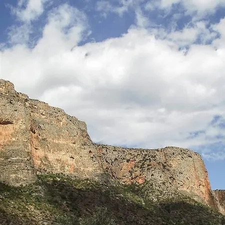 Apartment Beneath The Rock *