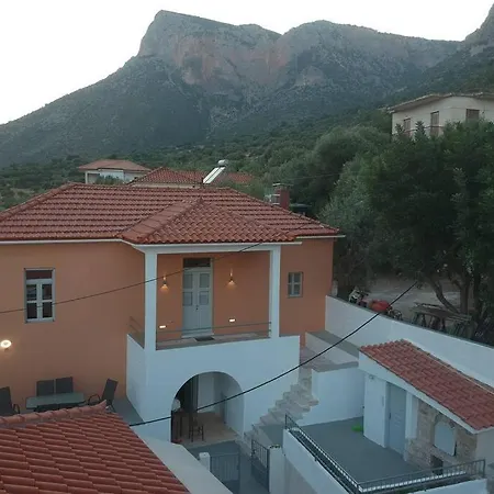 Apartman Beneath The Rock *