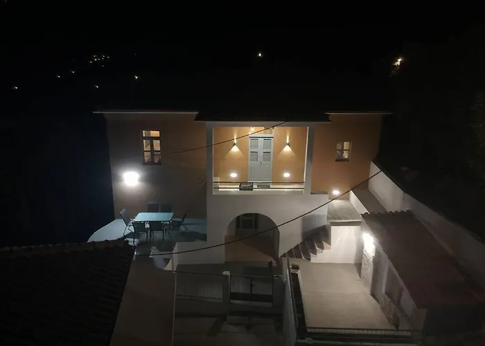 Beneath The Rock דירה